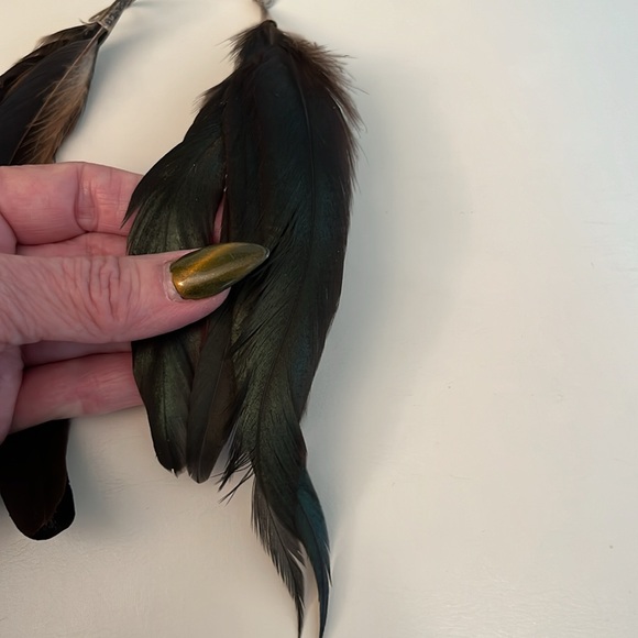 Vintage feathered, green gold drop earrings - Picture 5 of 10